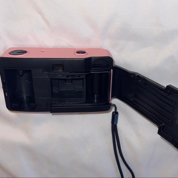 35 MM FILM CAMERA - Picture 2 of 4